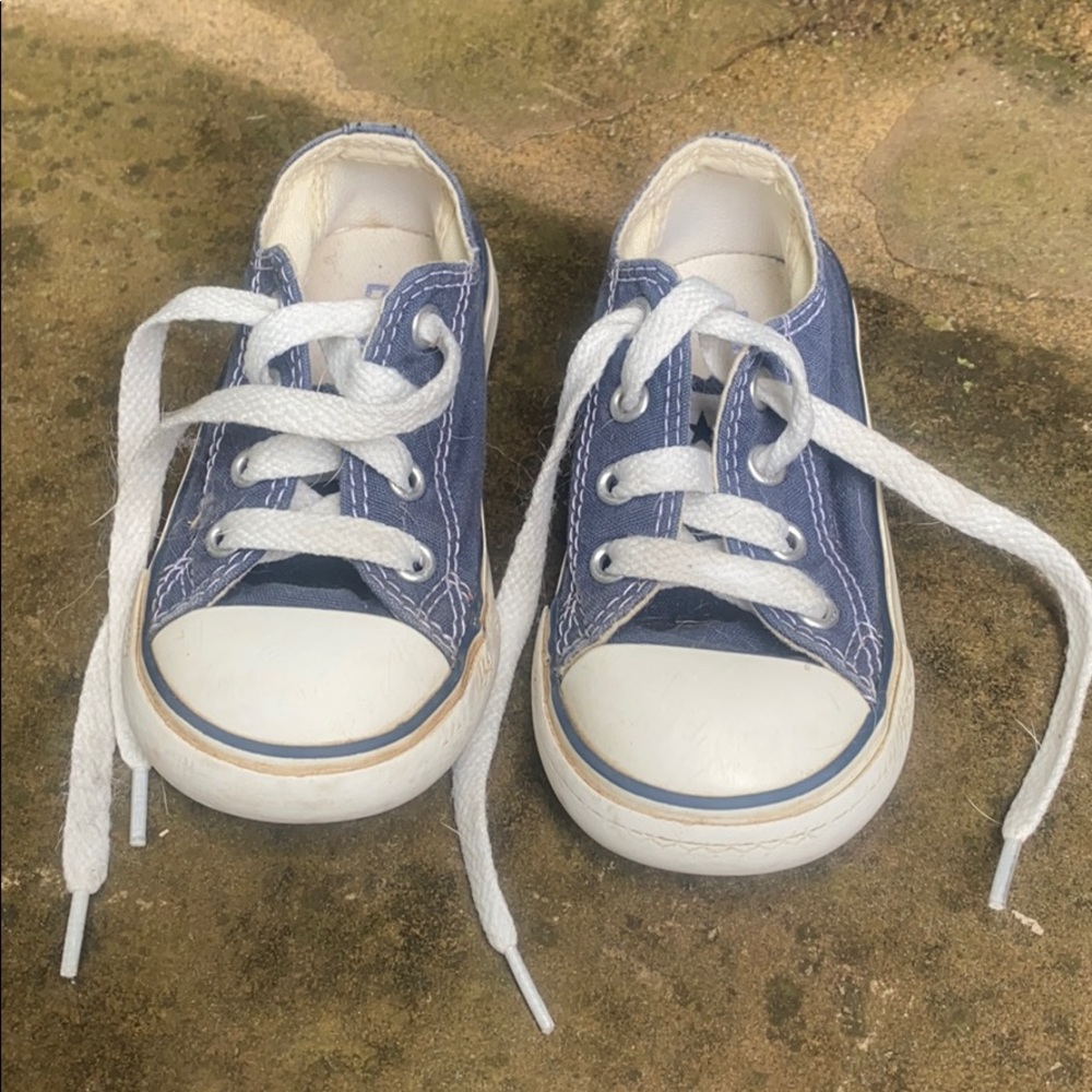 Converse size 6 toddler navy like new